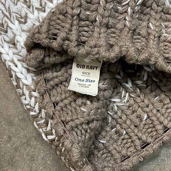 Old Navy Cable Knit Pom Pom Snow Ski Beanie Hat Cap Y2K - Picture 7 of 9